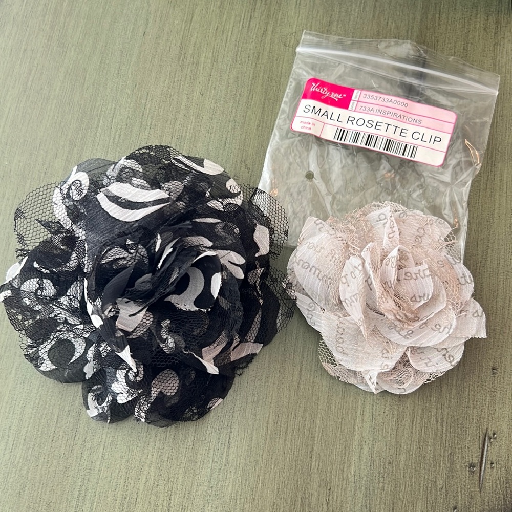 Thirty-one Rosette Clips